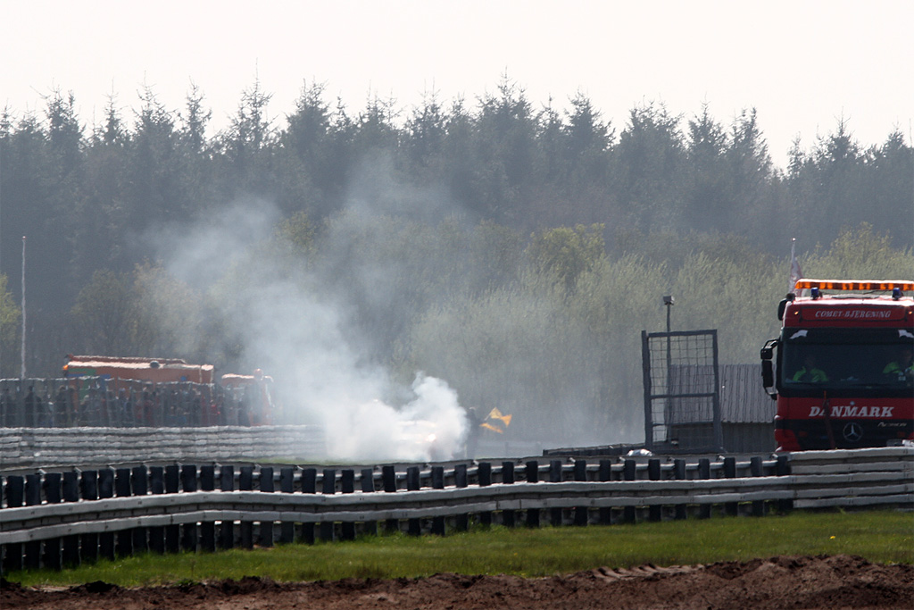 Dennis Linds bil i brand
(Foto: Jan Kaiser)